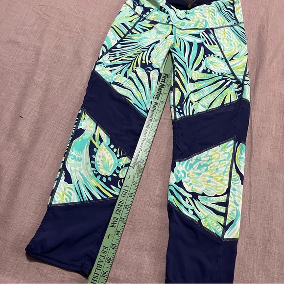 Lilly Pulitzer Luxletic Thea Weekender Crop Party like a Flock Star Size Small - Picture 7 of 8